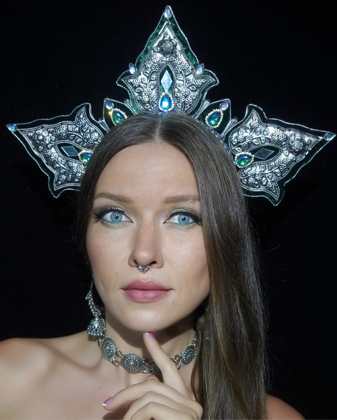 Convertible stage crown with long pendants and ethnic metal details